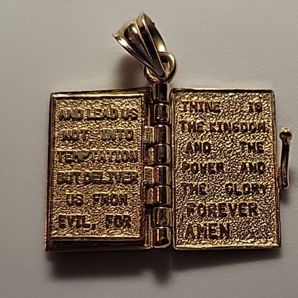 SOLD 14k Gold Bible Pendant w/ 5 Movable Pages inscribed w/ Lord's Prayer 3.28g - Picture 7 of 14